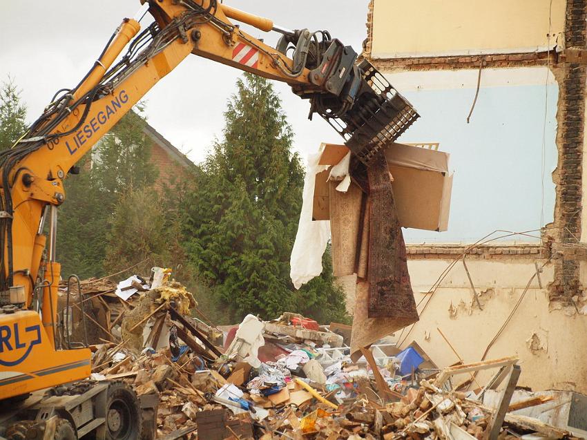 Hausexplosion Bruehl bei Koeln Pingsdorferstr P569.JPG